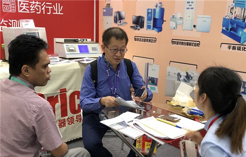 展會(huì )第二天888.jpg